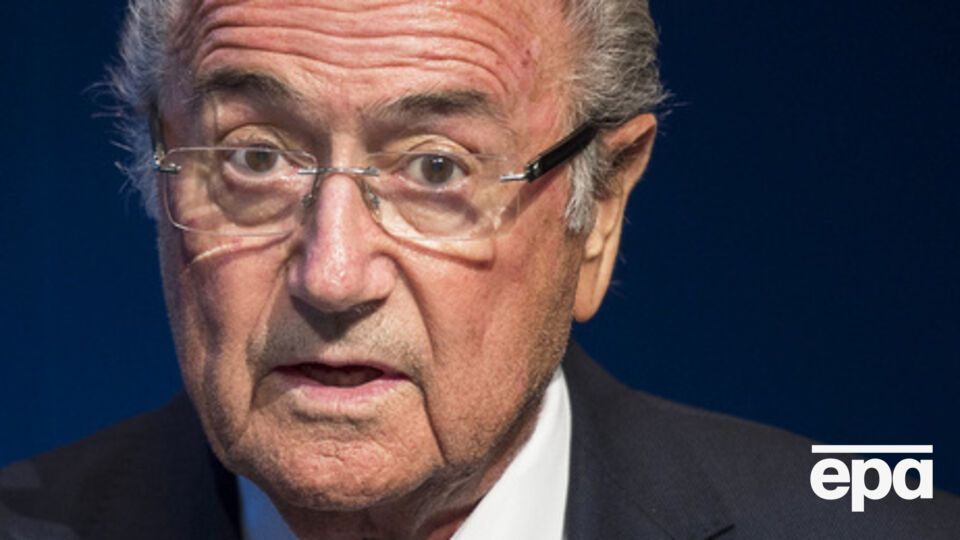 Блаттер утверждает, что сотрудничает с властями Швейцарии