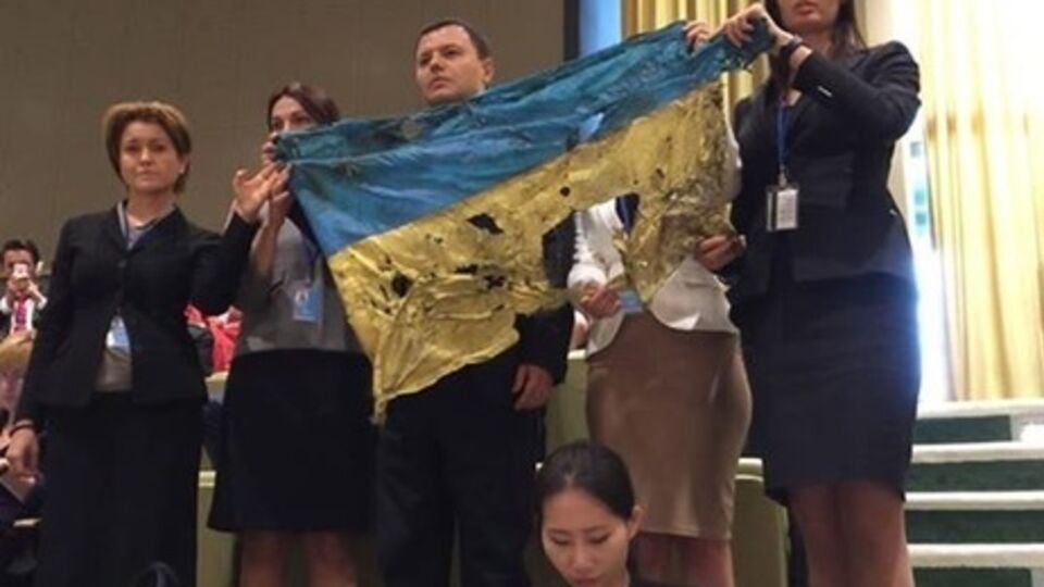 Активистов попросили покинуть зал и забрали у них бейджи за нарушение правил ООН