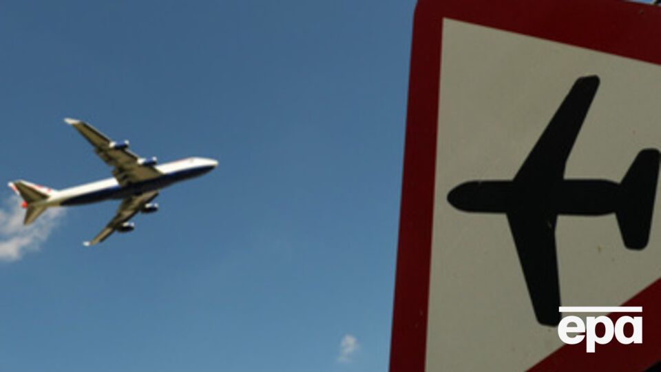 С 25 октября украинские авиаперевозчики не смогут отправлять рейсы в Россию