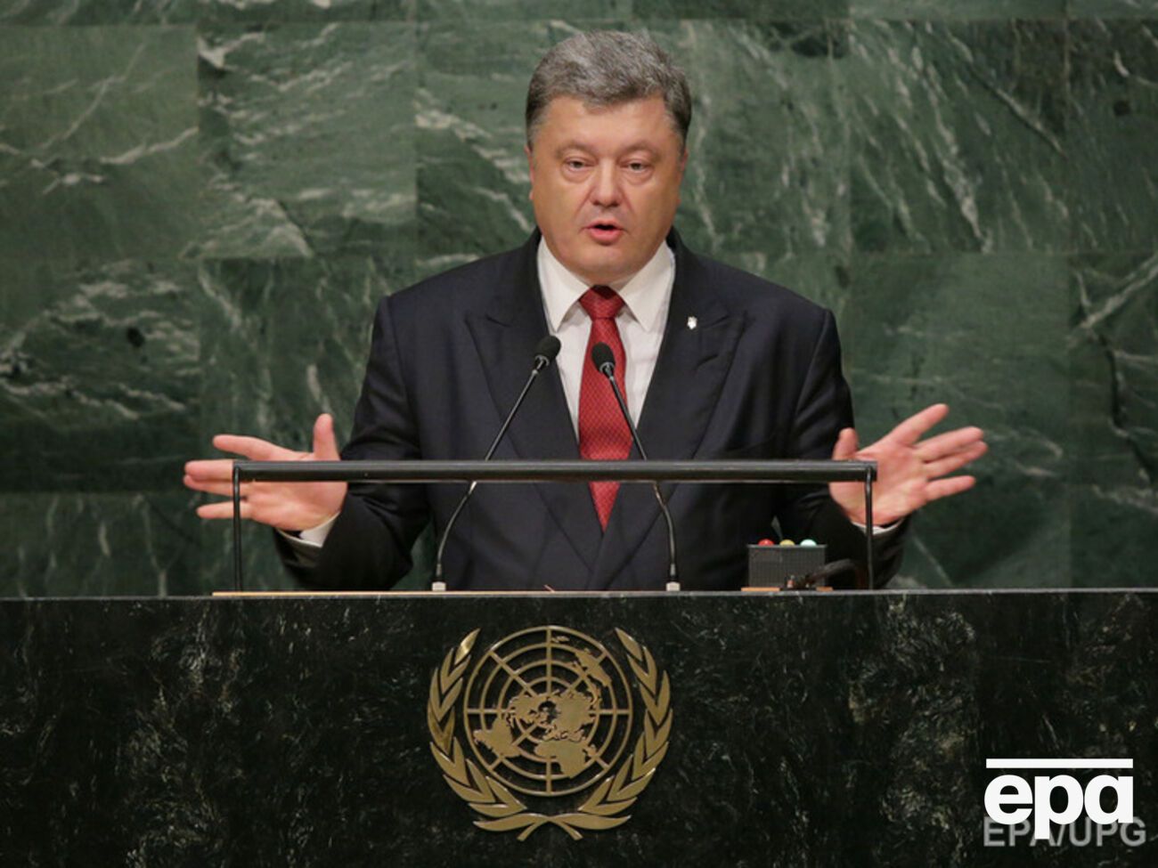 Порошенко призвал ООН и мировое сообщество оказывать давление на Россию