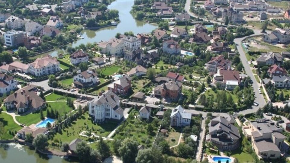 В Конча-Заспе стали селить широкий круг граждан