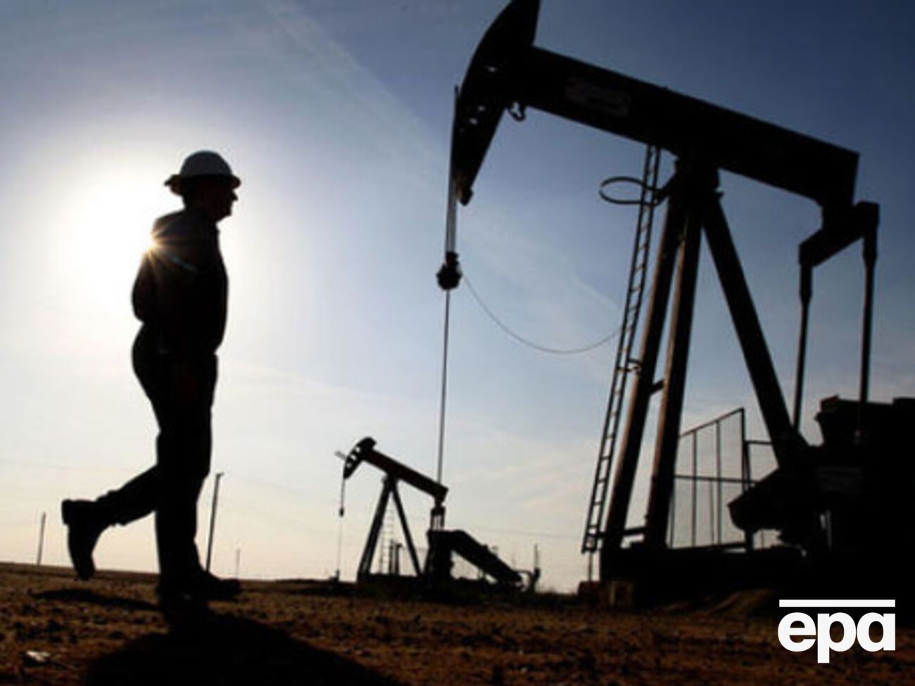Нефть продолжает дешеветь