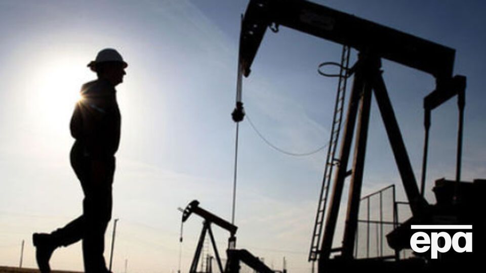 Нефть продолжает дешеветь