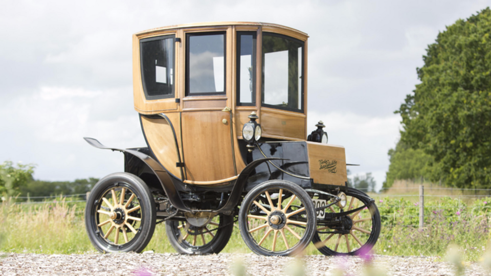 Автомобиль был выпущен в 1905 году