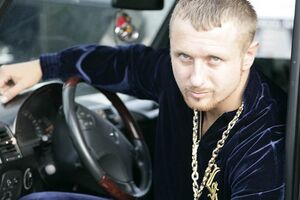 Сбитый внедорожником волонтер и рэпер Ларсон скончался 26 сентября