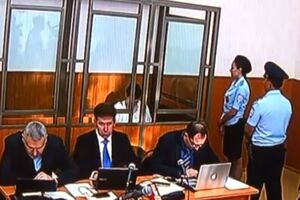 Скриншот трансляции из зала суда