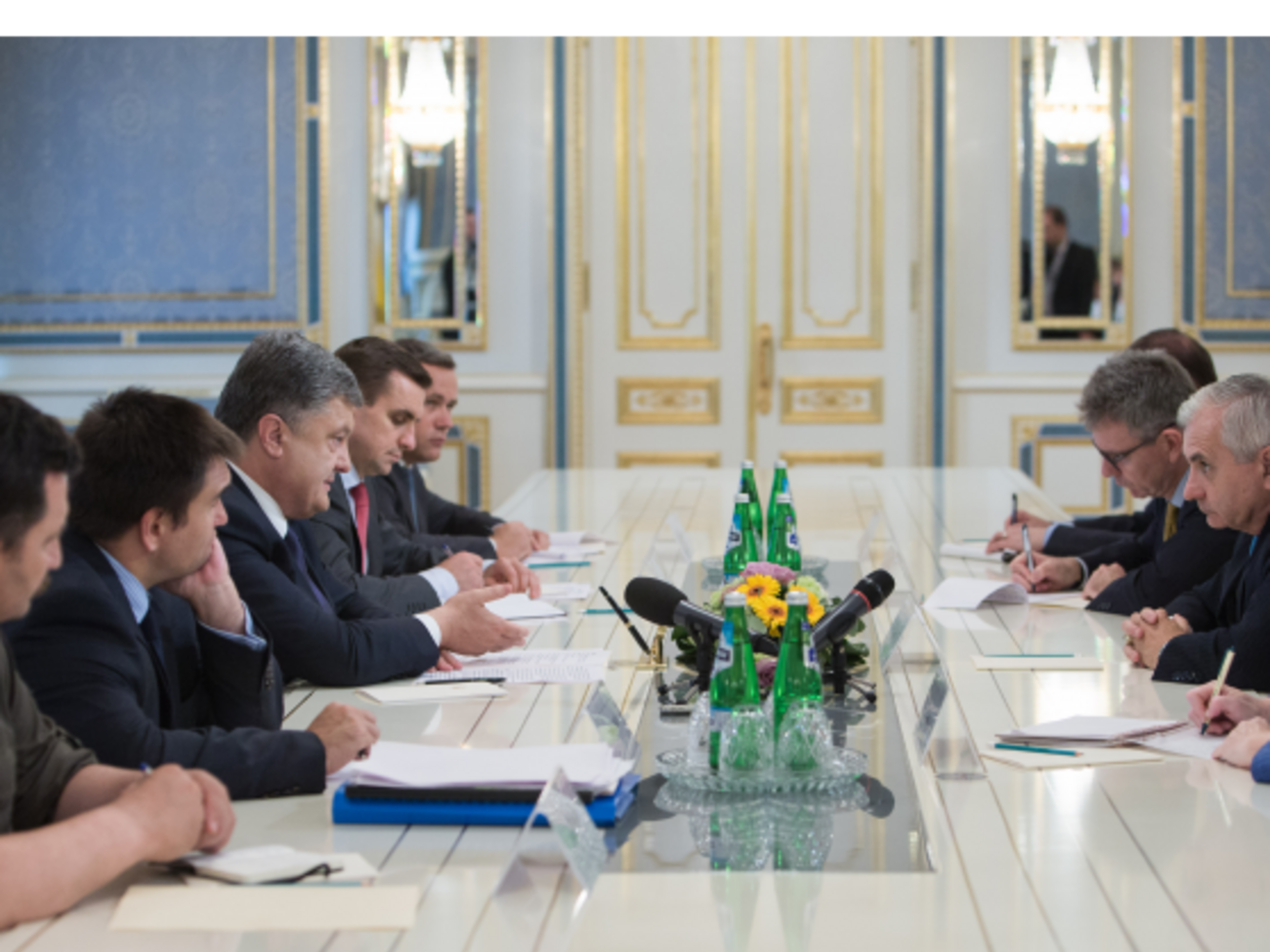 Порошенко обсудил с американским сенатором помощь Украине