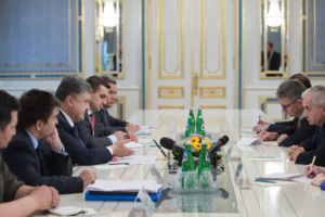 Порошенко обсудил с американским сенатором помощь Украине