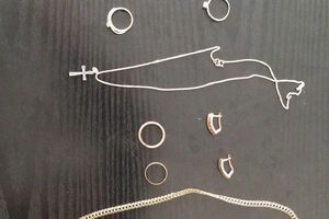 У подозреваемых изъяты вещественные доказательства их причастности к ограблениям