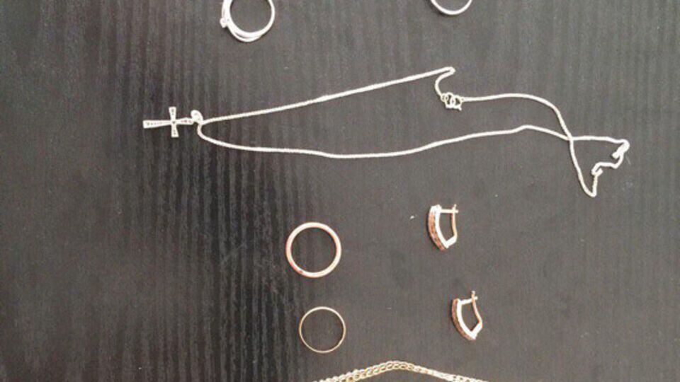 У подозреваемых изъяты вещественные доказательства их причастности к ограблениям