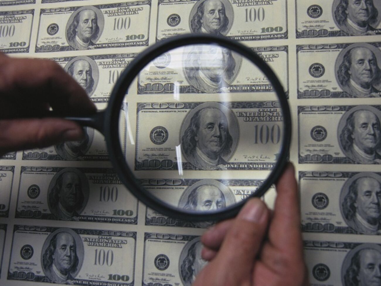 Фальшивые доллары были завезены в Украину из оккупированного Крыма