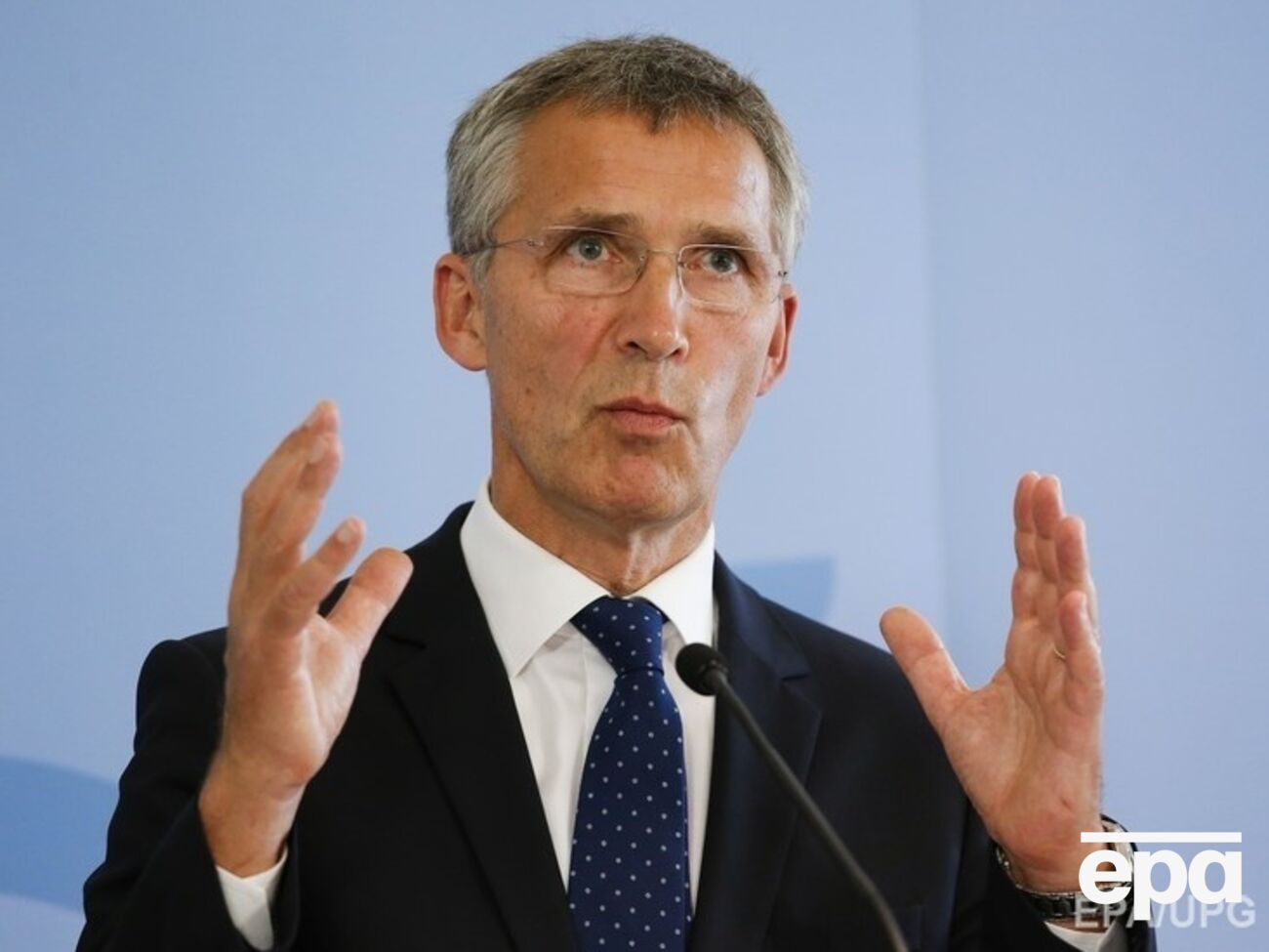 Столтенберг предупредил, что НАТО следит за Украиной