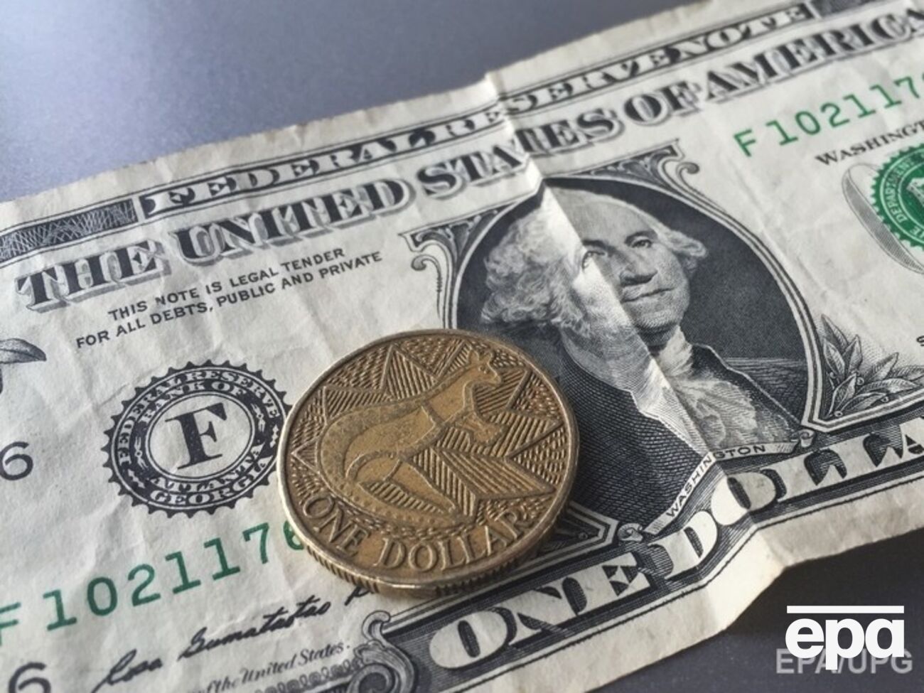 Нацбанк немного смягчил условия работы с валютой