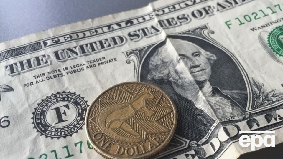 Нацбанк немного смягчил условия работы с валютой