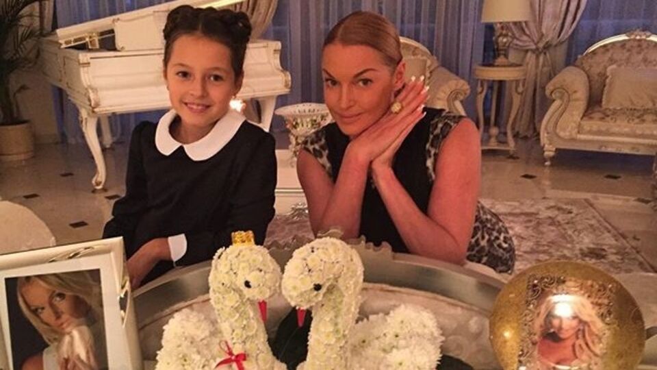 Анастасия Волочкова сравнивает день рождения десятилетней дочери Ариши со своей свадьбой