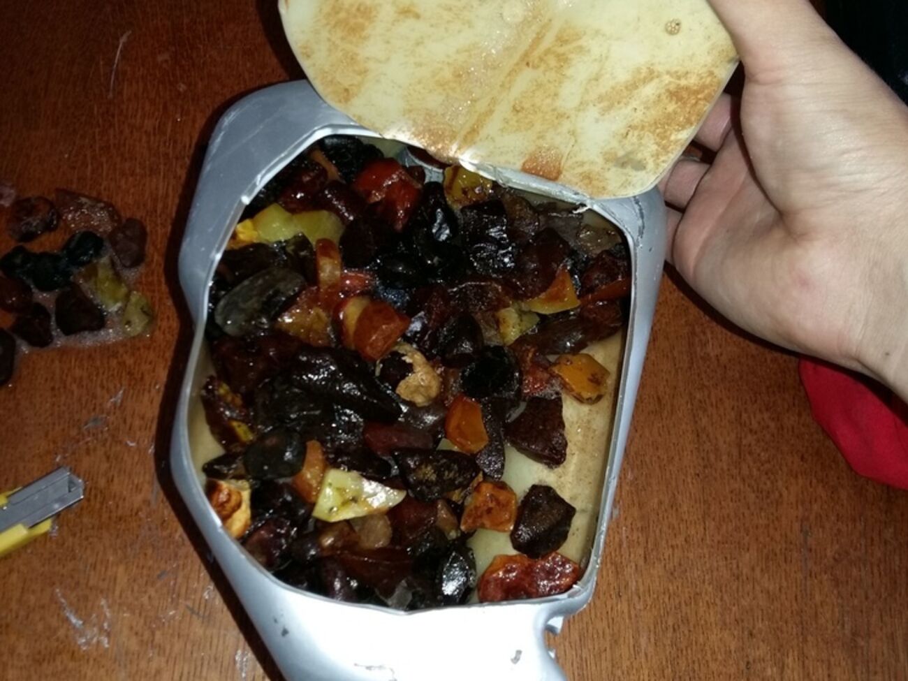 Янтарь был спрятан, в частности, в баке для жидкости, омывающей лобовое стекло