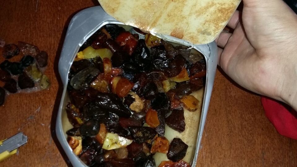 Янтарь был спрятан, в частности, в баке для жидкости, омывающей лобовое стекло