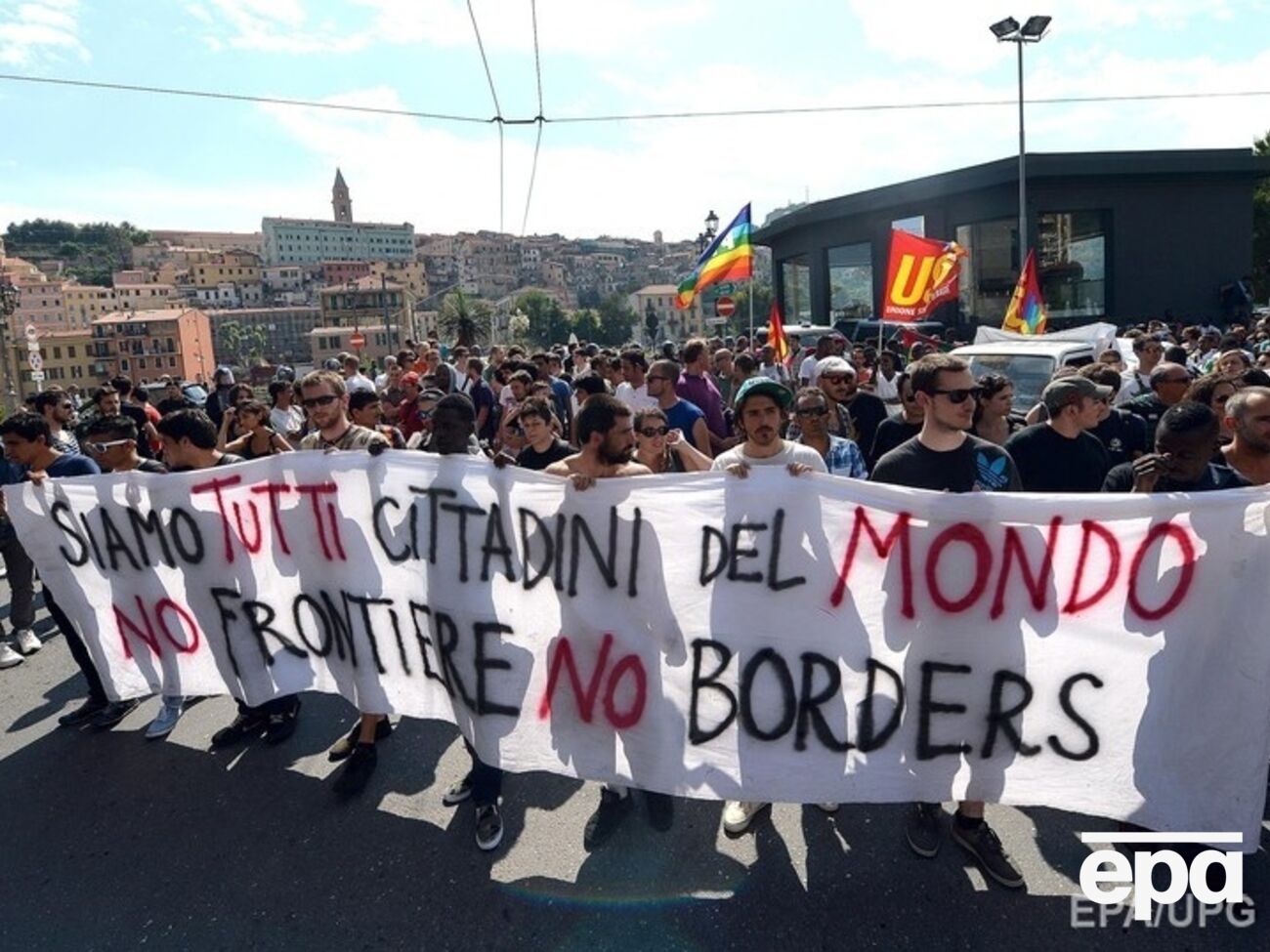 Протесты мигрантов на франко-итальянской границе начались в июне 2015 года