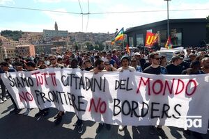 Протесты мигрантов на франко-итальянской границе начались в июне 2015 года