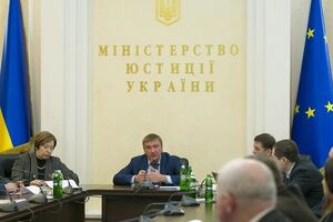 Петренко: У представителей местной власти было достаточно времени, чтобы раз и навсегда избавиться от горы ненужных бумажек и упростить жизнь миллионам украинцев