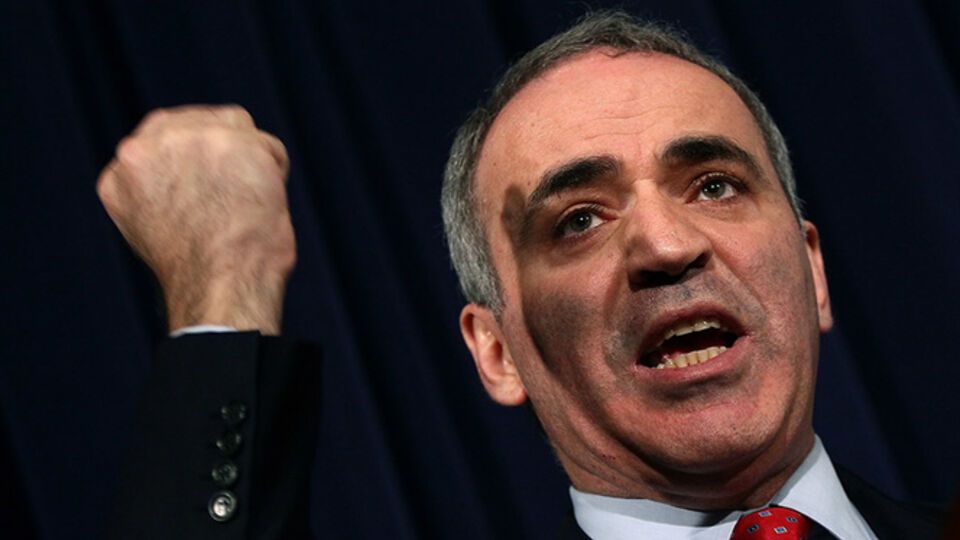 Каспаров: В Сирии Россия будет выполнять роль фитиля, поджигающего пороховую бочку, и Путина это устраивает