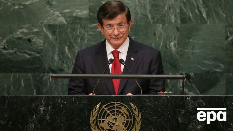 Кризис в Украине должен быть решен на принципах территориальной целостности государства, заявил Давутоглу