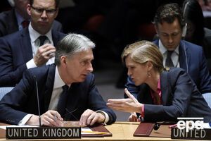 Хаммонд (слева) назвал неприемлемой борьбу против умеренных оппонентов Асада