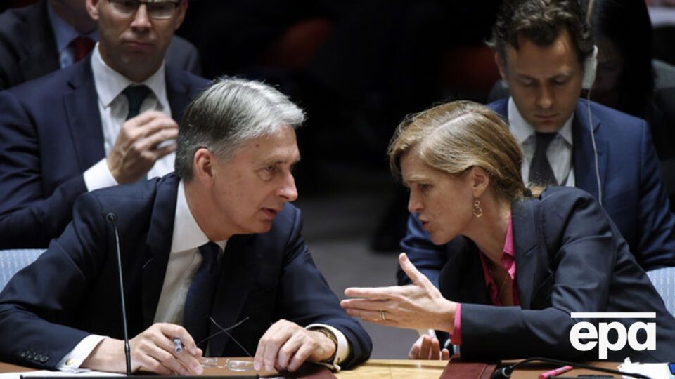 Хаммонд (слева) назвал неприемлемой борьбу против умеренных оппонентов Асада