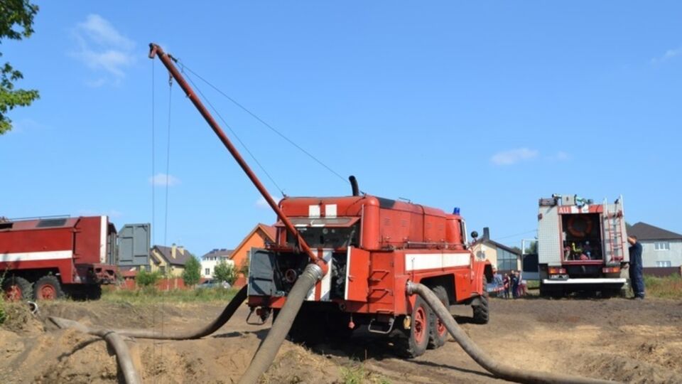 Для ликвидации возгорания залежей торфа привлечены 48 спасателей и 18 единиц пожарно-спасательной техники