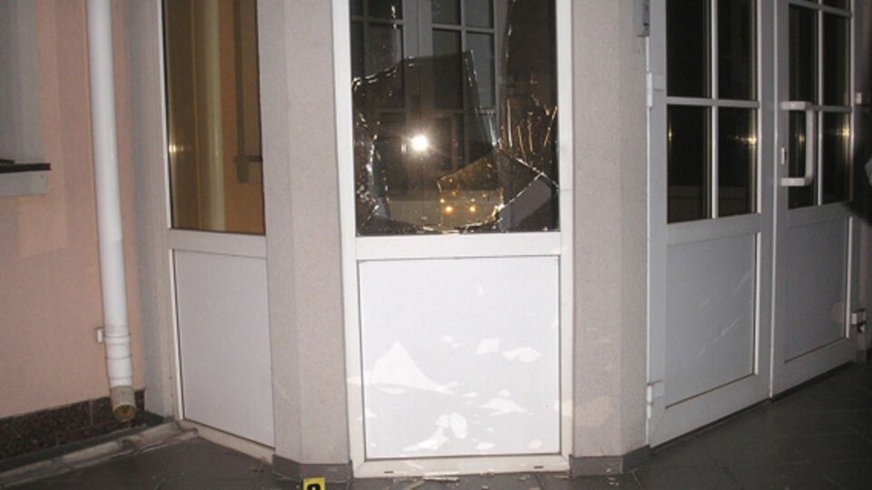 В здании Ровенской облпрокуратуры взрывом повреждены стекла