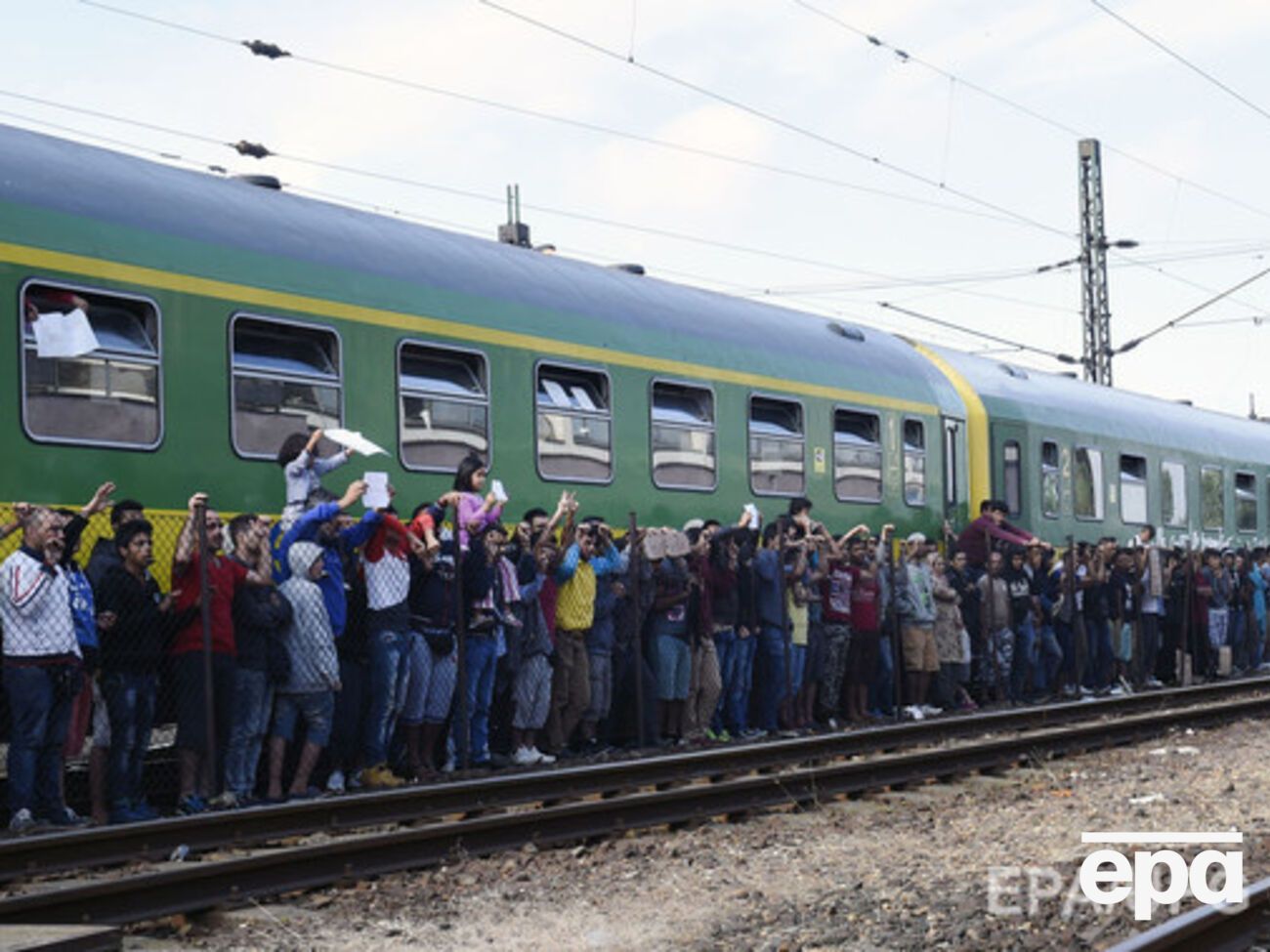 Мигранты не желают отправляться в лагерь для беженцев