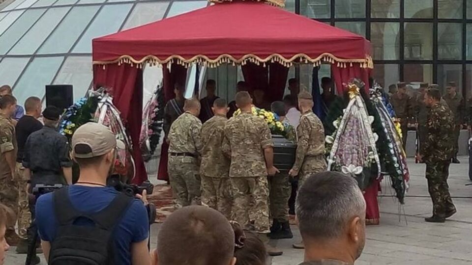 Почтить память погибшего волонтера Андрея Галущенко пришли его близкие и сослуживцы