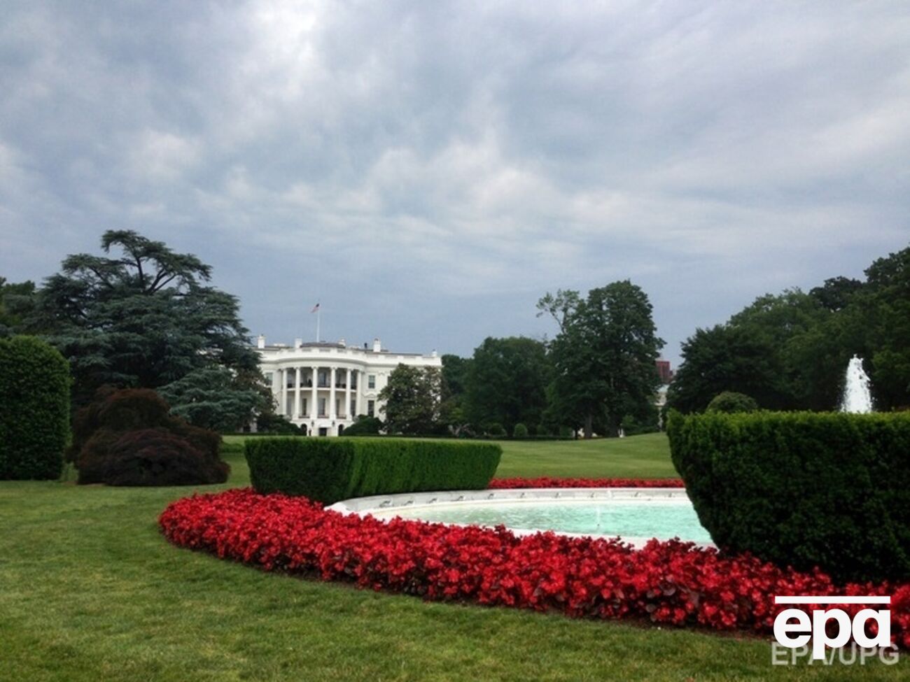 Белый дом напомнил России о санкциях