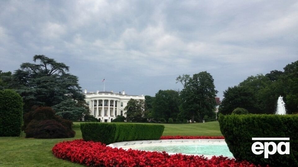 Белый дом напомнил России о санкциях