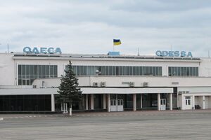 Сначала новый терминал начнет принимать чартерные рейсы, а затем --- регулярные