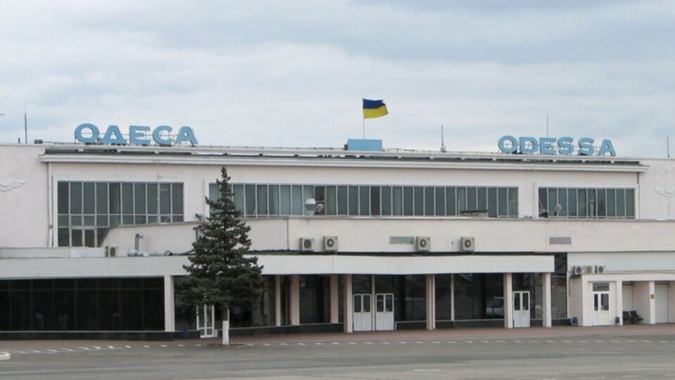 Сначала новый терминал начнет принимать чартерные рейсы, а затем --- регулярные