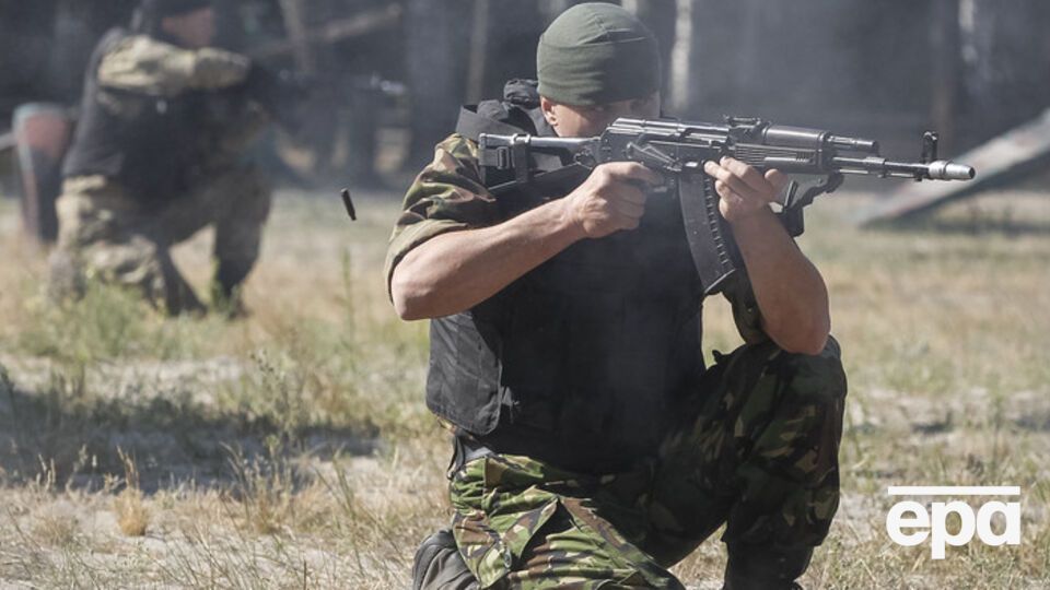 Двое военнослужащих получили ранения