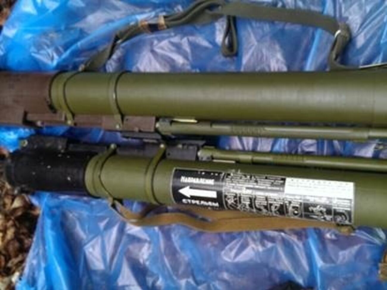 В тайниках находились гранатометы и боеприпасы