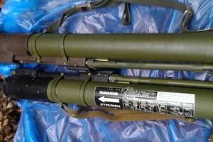 В тайниках находились гранатометы и боеприпасы