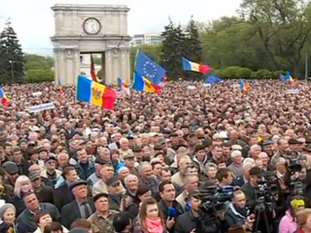 Организаторы протестных акций в Кишиневе утверждают, что в митинге приняли участие более 100 тыс. человек