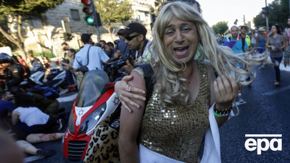 Напавший на гей-парад в Иерусалиме фанатик ранил шестерых человек, раненая женщина не выжила