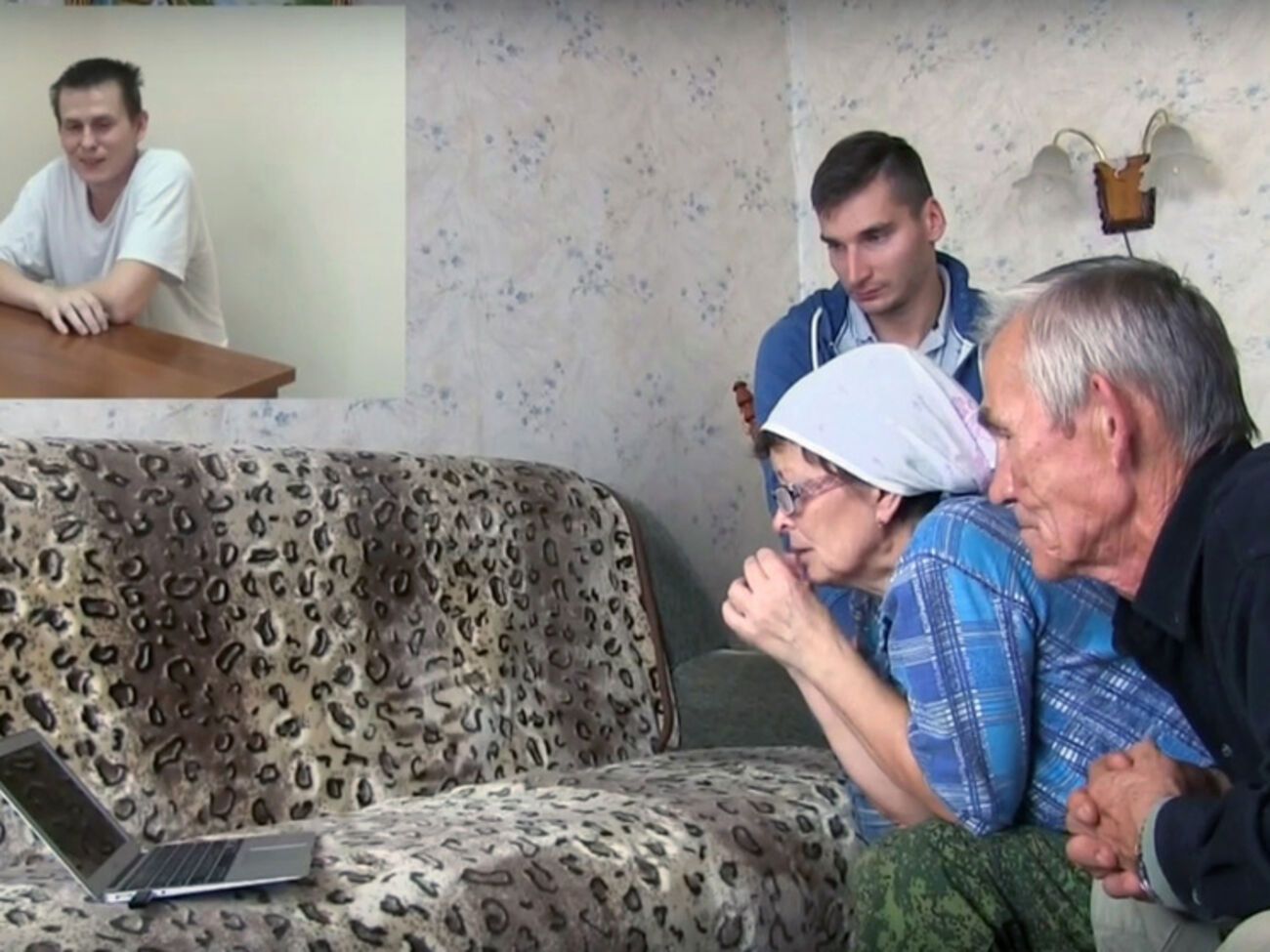 Российский журналист Павел Каныгин дал возможность пленному сотруднику ГРУ Генштаба ВС РФ Александру Александрову и его родителям обменяться видеописьмами