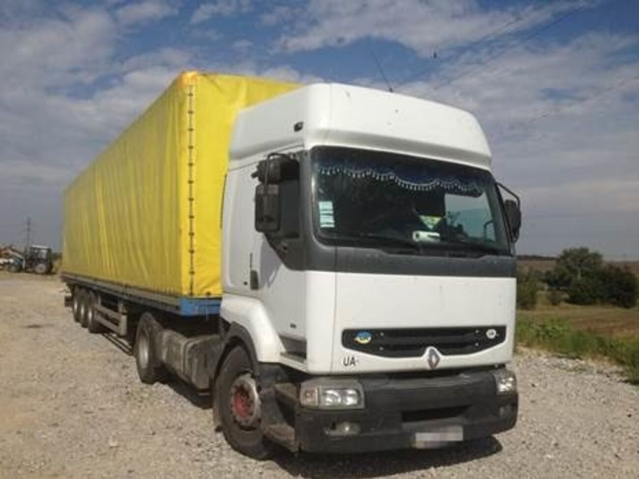 Задержанные грузовики везли поддельную водку в зону АТО