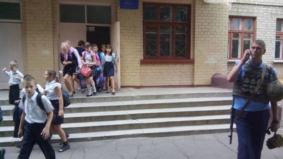 Из школы в Краматорске эвакуированы 625 детей и учителей
