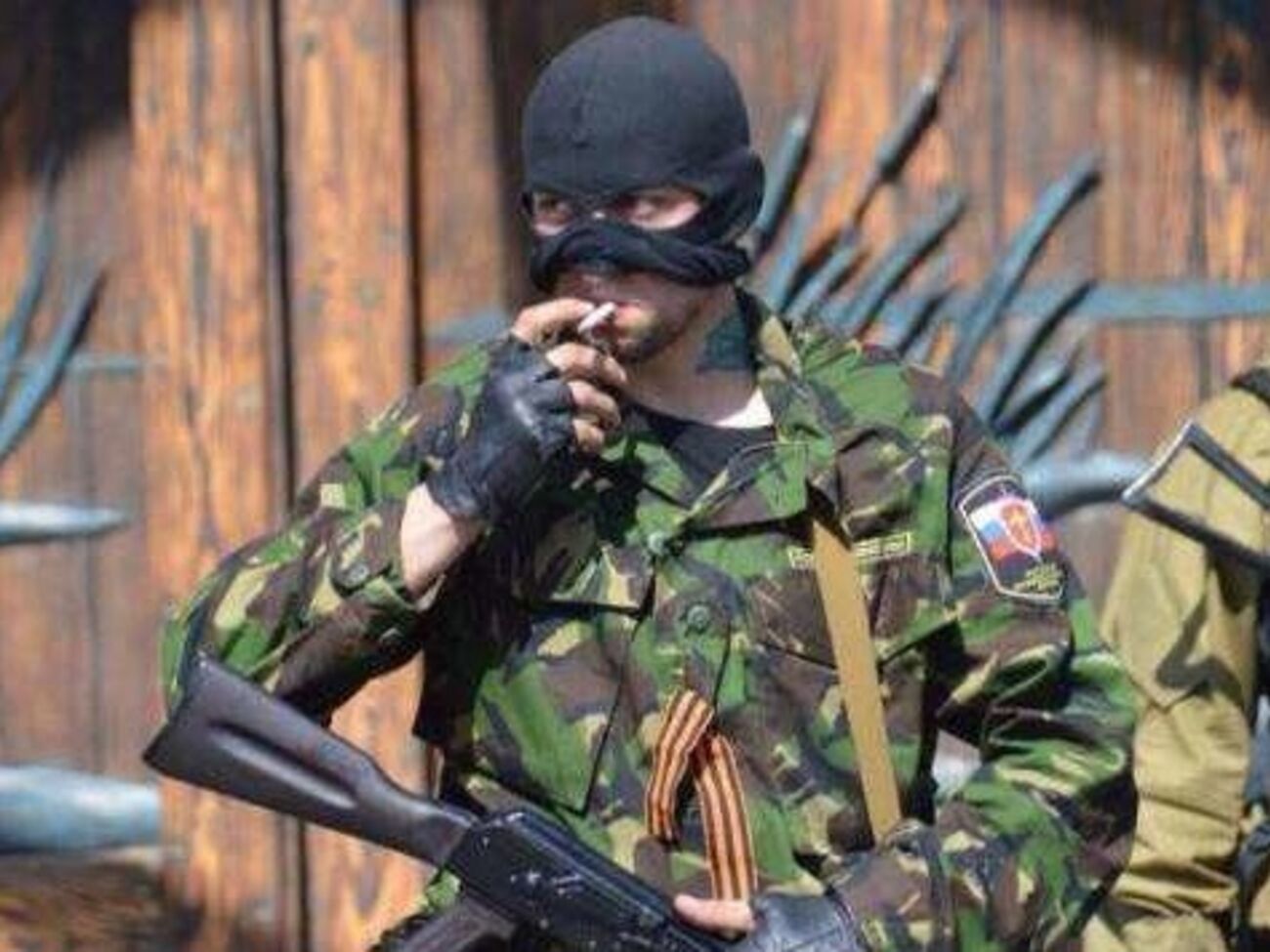 Вооруженные боевики выселяли неславян и проукраински настроенных славян