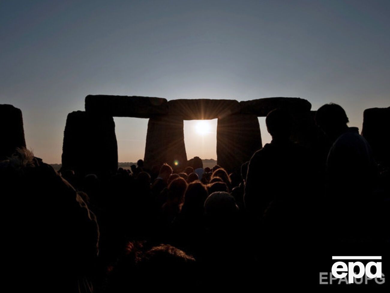 Под Стоунхэнджем нашли гигантские плиты