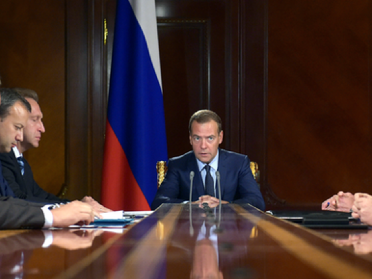 Медведев:&nbsp;Ситуация остается весьма сложной, и тенденции, которые в экономике существуют, разнонаправленные