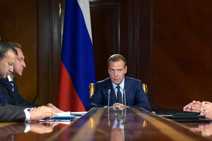 Медведев: Ситуация остается весьма сложной, и тенденции, которые в экономике существуют, разнонаправленные