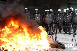 В Брюсселе фермеры жгут сено и шины, протестуя против низких цен на продукты. Фоторепортаж