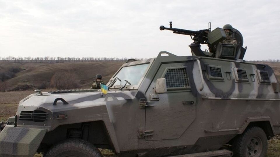 Пограничники доставили пострадавшую от взрыва женщину в больницу